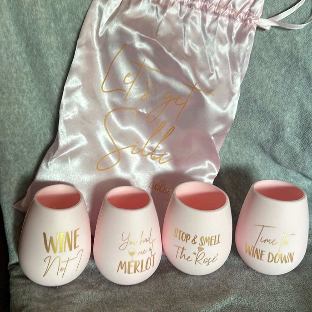 Set of 4 Silicone Pink Wine cups
